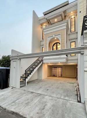 Dijual Rumah Ada Kolam Renang di Jagakarsa Jakarta Selatan lokasi di Depok Kota, tersedia melalui melalui situs Olx