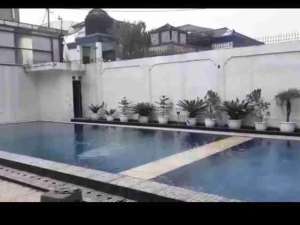 Dijual Rumah Asri dengan Taman Luas dan Ada kolam renang di Bogor lokasi di Bogor Kab., tersedia melalui melalui situs Olx