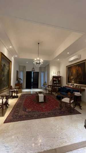 Dijual Rumah bagus model klasik dijual lokasi Kemang utara , tersedia melalui melalui situs Olx