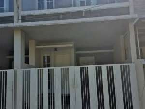 Dijual Rumah Baru 2 Lantai Tenggilis Mejoyo Dekat UBAYA, UK Petra Surabaya Selatan lokasi di Surabaya Kota, tersedia melalui melalui situs Olx