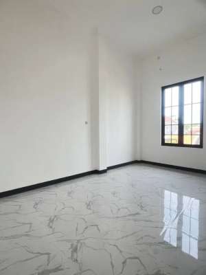 DIJUAL RUMAH BARU 2LT BABATAN PANTAI BANGUNAN TINGGI ADA SERVICE AREA lokasi di Surabaya Kota, tersedia melalui melalui situs Olx