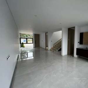 DIJUAL RUMAH BARU BABAKAN JERUK PASTEURBANDUNG lokasi di Bandung Kota, tersedia melalui melalui situs Olx