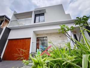 DIJUAL RUMAH BARU Bangunan MEWAH Dengan Desain Modern Komplek SETIABUDI REGENCYLokasi Dekat Kampus UPI Bandung lokasi di Bandung Kota, tersedia melalui melalui situs Olx