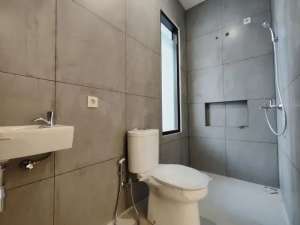 Dijual Rumah Baru Gress Minimalis Mulyosari lokasi di Surabaya Kota, tersedia melalui melalui situs Olx