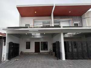 Dijual rumah baru semi furnish surabaya barat lokasi di Surabaya Kota, tersedia melalui melalui situs Olx