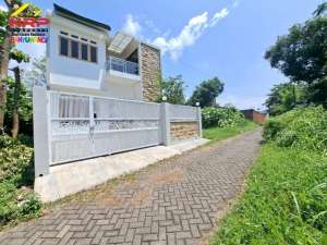 Dijual Rumah Baru Semi Vila 2 Lantai di Belakang Kantor BUPATI - Bwi lokasi di Banyuwangi  Kab., tersedia melalui melalui situs Olx