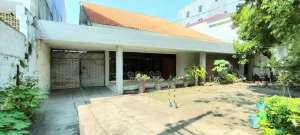 Dijual Rumah Besar di Jl. EMBONG CERME, Surabaya Pusat lokasi di Surabaya Kota, tersedia melalui melalui situs Olx