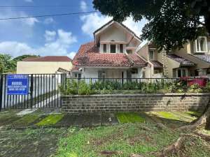 Dijual Rumah Butuh Renovasi Di Anggrek Loka Bsd City lokasi di Tangerang Selatan Kota, tersedia melalui melalui situs Olx