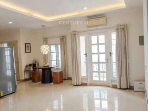Dijual Rumah Cluster Akasia Golf PIK 1 Semi Furnished lokasi di Jakarta Utara, tersedia melalui melalui situs Olx