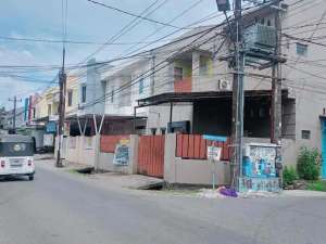 DIJUAL RUMAH DAENG TATA MAKASSAR LOKASI STRATEGIS COCOK TINGGAL DAN USAHA lokasi di Makassar Kota, tersedia melalui melalui situs Olx