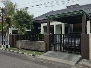 DIJUAL RUMAH DARMO PERMAI TIMUR MURAH SIAP HUNI NEGO SAMPAI DEAL lokasi di Surabaya Kota, tersedia melalui melalui situs Olx