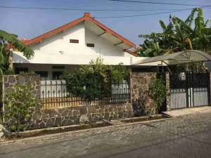 Dijual Rumah Dekat Atlas Sport Club lokasi di Surabaya Kota, tersedia melalui melalui situs Olx