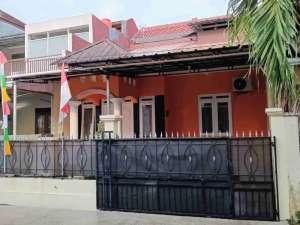 Dijual rumah dengan akses mudah ke Berbagai Fasilitas Umum Di Jln H Riman lokasi di Depok Kota, tersedia melalui melalui situs Olx