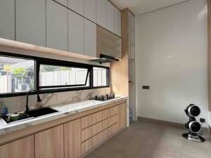 Dijual Rumah Di Cirendeu 2 Lantai DiGratis Canopydan Free Kitchen Set, Jakarta Selatan lokasi di Tangerang Selatan Kota, tersedia melalui melalui situs Olx