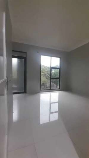 Dijual Rumah di De Latinos, Cluster De Rio, BSD lokasi di Tangerang Selatan Kota, tersedia melalui melalui situs Olx