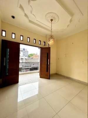 Dijual Rumah Di Tebet Dalam Dua Lantai , tersedia melalui melalui situs Olx