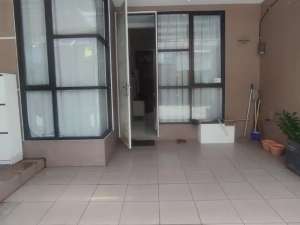 Dijual Rumah Full Furnished Ada Mezzanine di Flora Aryana Karawaci lokasi di Tangerang Kab., tersedia melalui melalui situs Olx