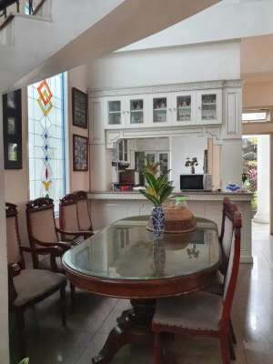 Dijual RumahFurnish Mainroad Dekat Pintu Tol kebun Jeruk Jakarta lokasi di Jakarta Barat, tersedia melalui melalui situs Olx