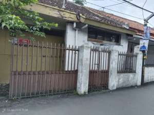 Dijual Rumah Hitung Tanah Saja di Jalan Wiranta Sayap Ahmad Yani Bandung lokasi di Bandung Kota, tersedia melalui melalui situs Olx