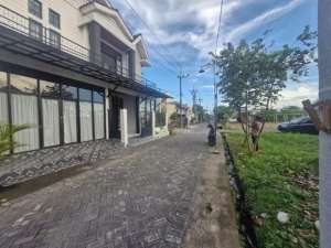 Dijual Rumah HOOK 2 Lantai Siap Huni Di Perum Griya Kencana Menganti Gresik lokasi di Gresik Kab., tersedia melalui melalui situs Olx