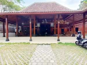 Dijual rumah joglo lokasi Candi Winangun, Sardonoharjo, sleman yogyakarta dekat kampus UII cocok untuk guesthouse atau usaha lainnya lokasi di Sleman Kab., tersedia melalui melalui situs Olx