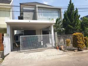 DIJUAL Rumah Klasik Mewah dan Strategis Cluster Antapani Lokasi dekat ke Taman Kiara Artha ParkSport Jabar Arcamanik Bandung lokasi di Bandung Kota, tersedia melalui melalui situs Olx