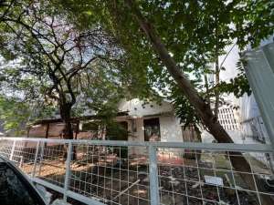 Dijual Rumah lama hitung tanah di Jalan Setia Budi Timur Kuningan lokasi di Jakarta Selatan, tersedia melalui melalui situs Olx