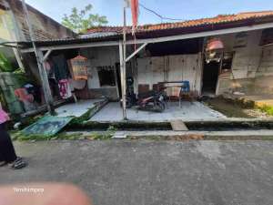 DIJUAL RUMAH LAMA HITUNG TANAH NYA DI JOHAR BELAKANG PEMDA KARAWANG lokasi di Karawang Kab., tersedia melalui melalui situs Olx