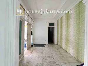 DIJUAL RUMAH LEBAK BULUS - JAKARTA SELATAN. lokasi di Tangerang Selatan Kota, tersedia melalui melalui situs Olx