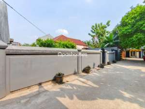 DIJUAL RUMAH LUAS NYAMAN BEBAS BANJIR lokasi di Bekasi Kota, tersedia melalui melalui situs Olx