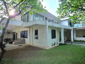 Dijual Rumah Luas PrestisiusJl Kerinci Kebayoran Baru lokasi di Jakarta Selatan, tersedia melalui melalui situs Olx