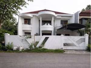 DIJUAL RUMAH MANYAR JAYA TERMURAH 11 JT PER METER DAPAT TANAH DAN BANGUNAN lokasi di Surabaya Kota, tersedia melalui melalui situs Olx