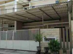 Dijual Rumah Manyar Tirtoasri Tengah Kota Surabaya lokasi di Surabaya Kota, tersedia melalui melalui situs Olx