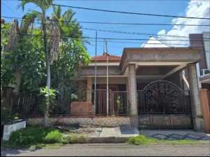 Dijual Rumah Manyar Tirtoyoso Tengah Kota Surabaya lokasi di Surabaya Kota, tersedia melalui melalui situs Olx