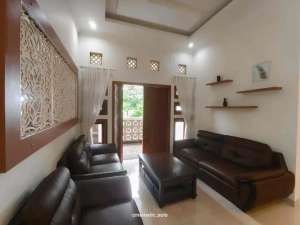 dijual rumah mewah ada kolam renang lokasi di Surakarta Kota, tersedia melalui melalui situs Olx