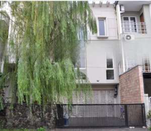 Dijual Rumah Mewah Di Gandaria Kebayoran Baru Jakarta Selatan lokasi di Jakarta Selatan, tersedia melalui melalui situs Olx