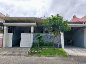 DIJUAL RUMAH MEWAH DI JALAN TAMAN GOLF, ARAYA, MALANG lokasi di Malang Kota, tersedia melalui melalui situs Olx