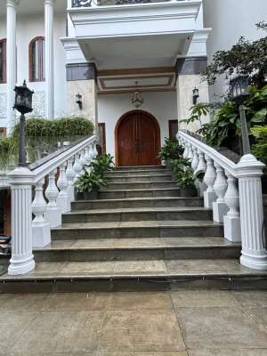 DIJUAL RUMAH MEWAH DI VILLA DUTA lokasi di Bogor Kota, tersedia melalui melalui situs Olx