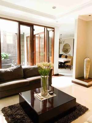 Dijual Rumah Mewah Furnished di Cibubur Jakarta Timur lokasi di Jakarta Timur, tersedia melalui melalui situs Olx