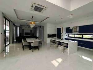 Dijual rumah mewah Hoek 3 Lantai di Gading Elok Barat lokasi di Jakarta Utara, tersedia melalui melalui situs Olx