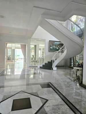 Dijual Rumah Mewah Menteng Jl Sutan Syahrir Semi Furnished lokasi di Jakarta Pusat, tersedia melalui melalui situs Olx