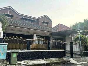 dijual rumah mewah nyaman LT 180 LB 270 di komplek perumahan cikunir dekat akses LTR lokasi di Bekasi Kota, tersedia melalui melalui situs Olx