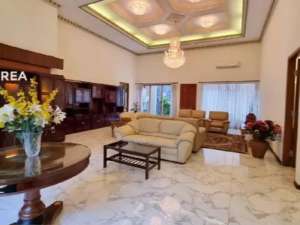 DIJUAL RUMAH MEWAH SIAP HUNI DI SOLO DEKAT SOLO GRAND MALL lokasi di Surakarta Kota, tersedia melalui melalui situs Olx