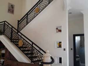 Dijual Rumah Model klasik di Graha Family blok A SURABAYA BARAT lokasi di Surabaya Kota, tersedia melalui melalui situs Olx