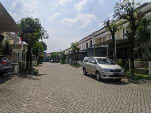 DIJUAL RUMAH MODERN ROYAL RESIDENCE SURABAYA BARAT LT 144 LB 350 2 lantai lokasi di Surabaya Kota, tersedia melalui melalui situs Olx
