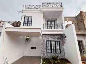 Dijual Rumah Nuansa Eropa Klasik 2.5 Lantai Terdapat Rooftop Luas, Jogging track, Waterboom dll Lokasi Pinggir jalan Utama dekat Tol Cibubur Cijago dan Lrt Harjamukti lokasi di Depok Kota, tersedia melalui melalui situs Olx