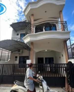 DIJUAL RUMAH SEMIFURNISH TENGAH KOTA BERNUANSA MINIMALIS lokasi di Balikpapan Kota, tersedia melalui melalui situs Olx