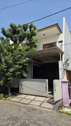 Dijual Rumah Siap Huni 2 Lantai Wisma Lidah Kulon Lakarsantri Surabaya lokasi di Surabaya Kota, tersedia melalui melalui situs Olx