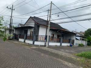 DIJUAL RUMAH SIAP HUNI BUMIAYU KOTA MALANG POSISI HOOK lokasi di Malang Kota, tersedia melalui melalui situs Olx