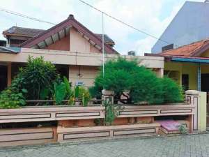 Dijual rumah siap huni di komplek.barata ciledug tangerang lokasi di Tangerang Kota, tersedia melalui melalui situs Olx